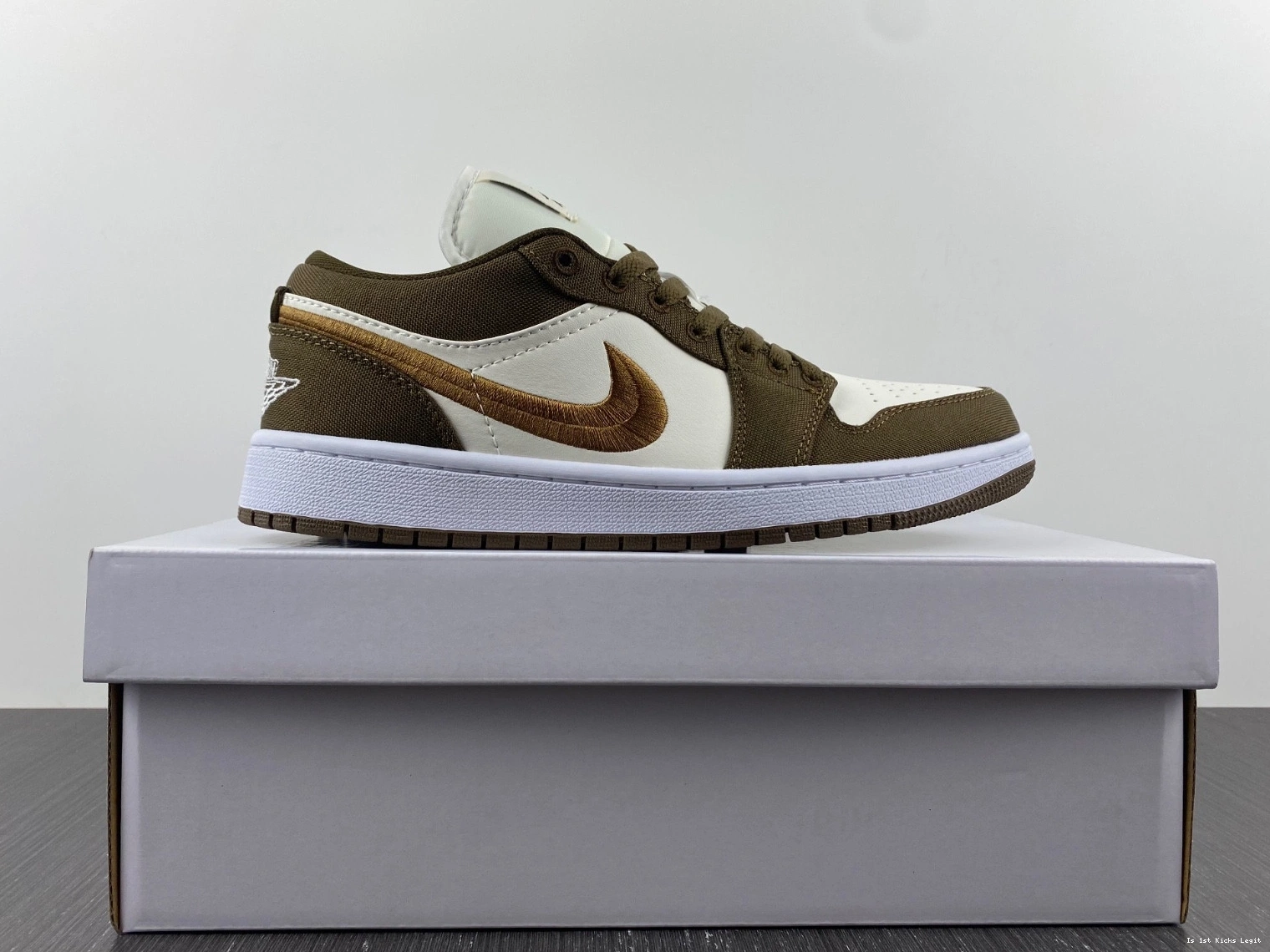 Jordan - (W) Olive Light DV0426-301 Low 1 SE 0920